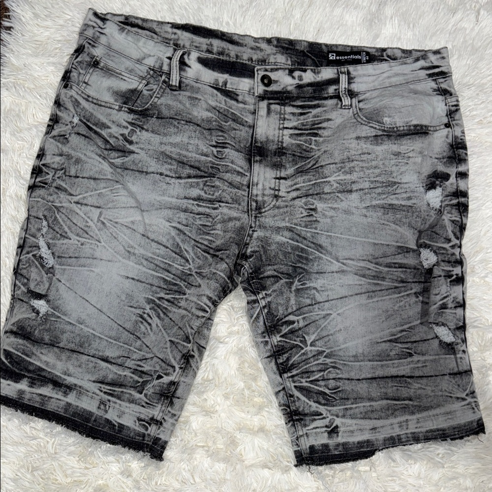 NWOT Size 44 SP Essentials Black and Gray Distressed Stretch Jean Shorts